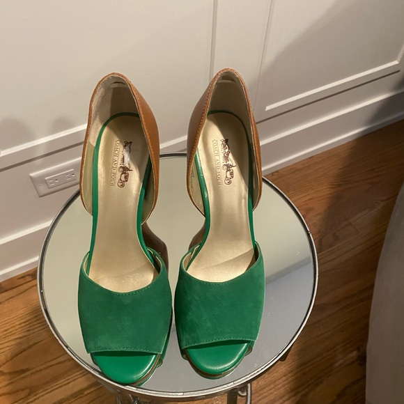 Coach and Four Two-Tone Heels (NWOT) - Picture 2 of 8